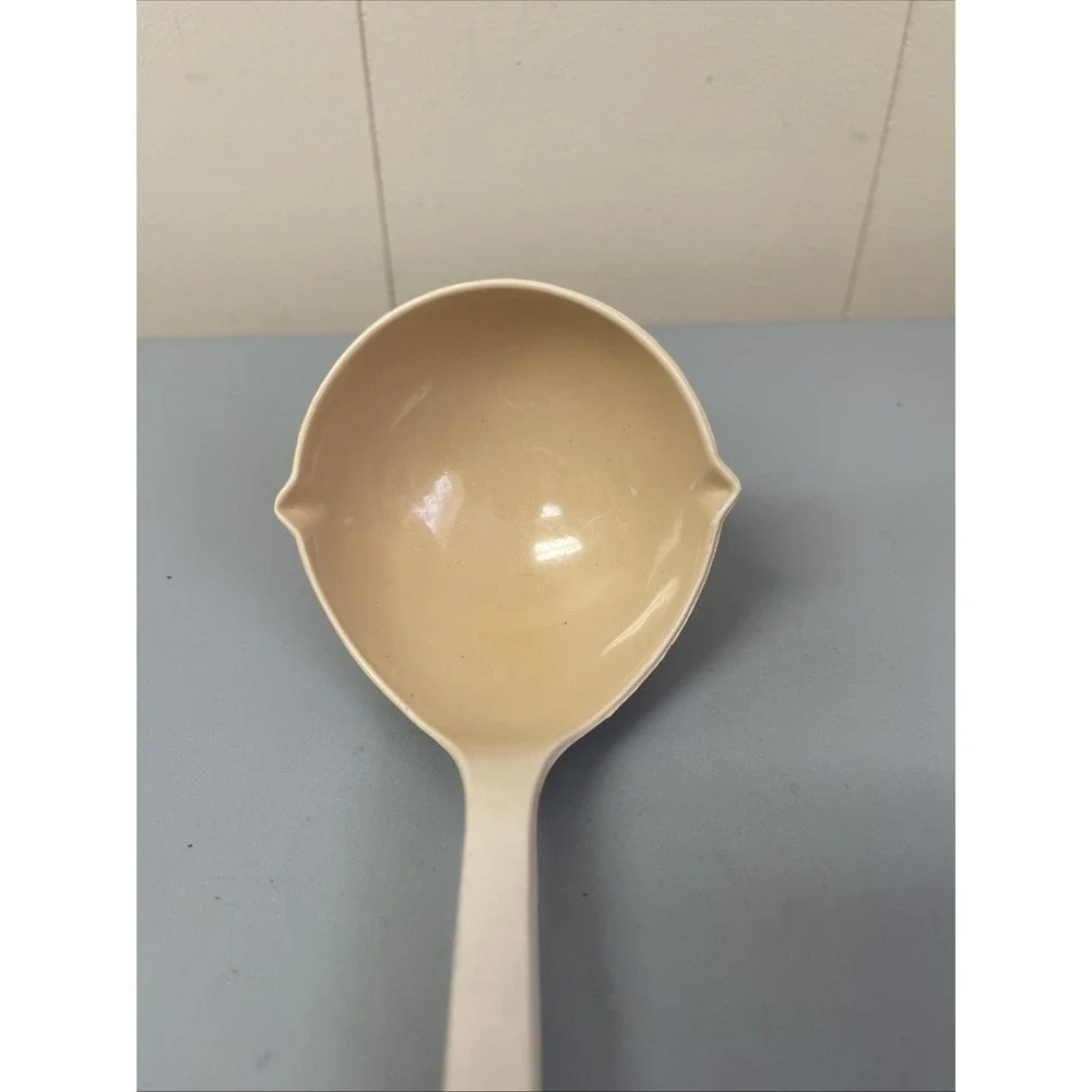 Vintage Ekco Ladle Almond Plastic Soup Spoon Dipper Cooking Utensil Kitchen‎ USA